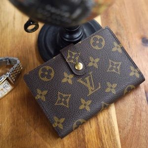100% Authentic LOUIS VUITTON Monogram Wallet!